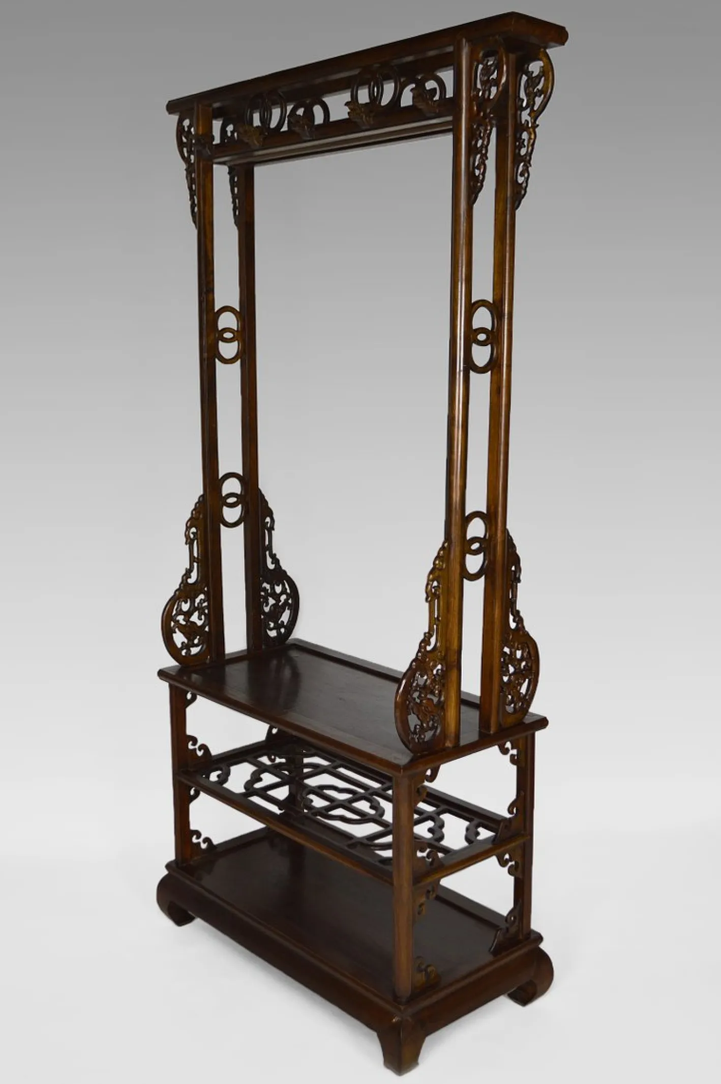 Asiatische Garderobe aus geschnitztem Holz mit Drachen, 1940er