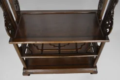 Asiatische Garderobe aus geschnitztem Holz mit Drachen, 1940er