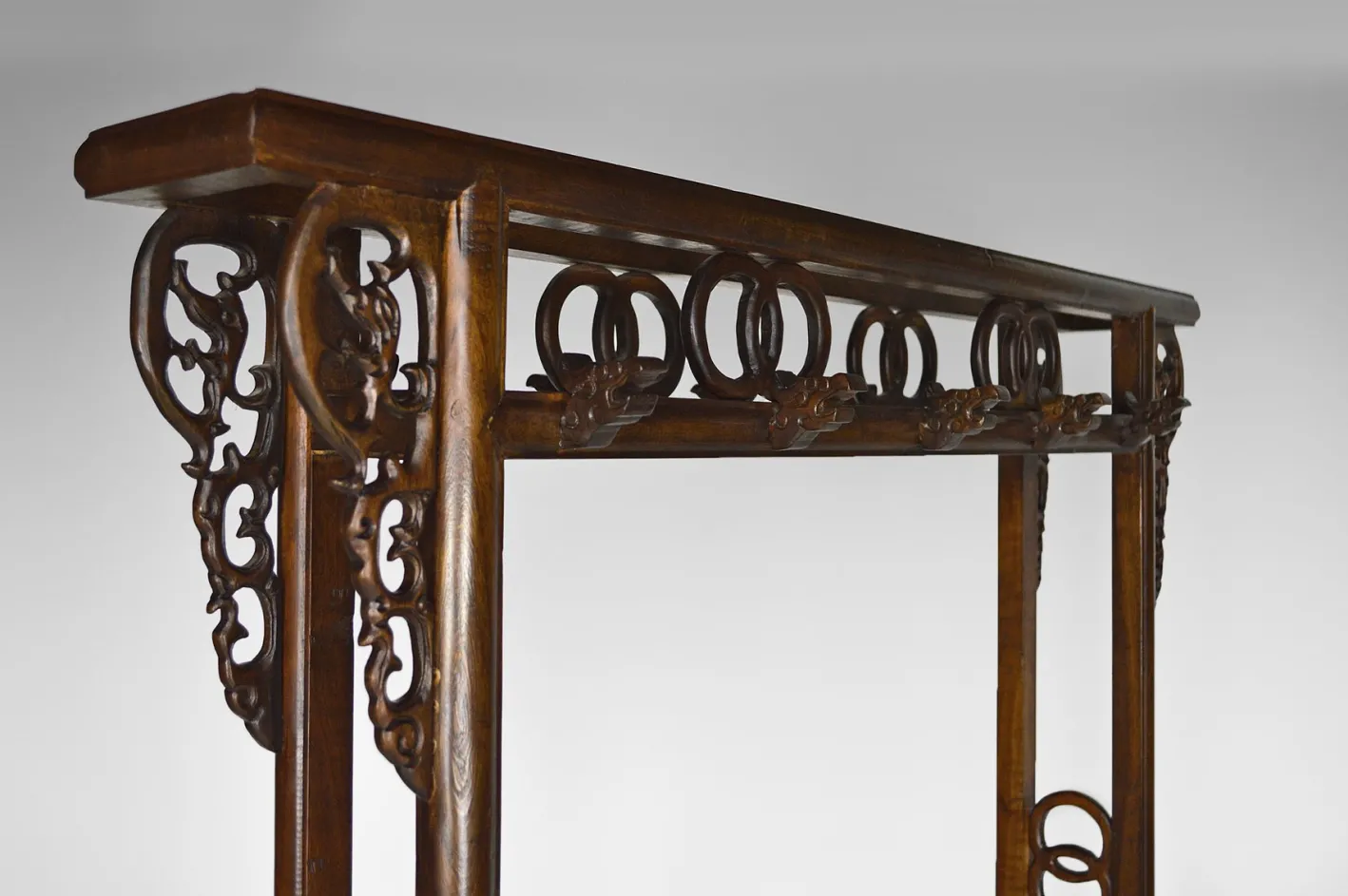 Asiatische Garderobe aus geschnitztem Holz mit Drachen, 1940er