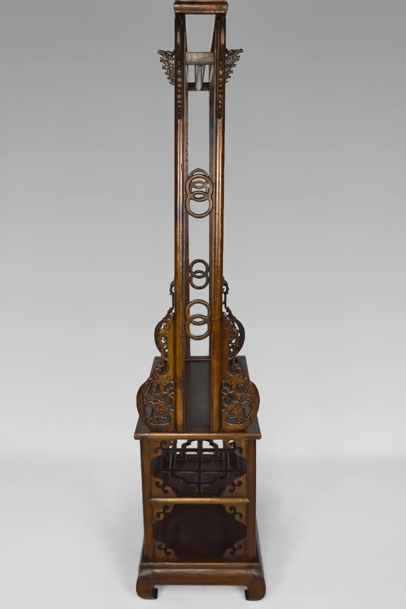 Asiatische Garderobe aus geschnitztem Holz mit Drachen, 1940er