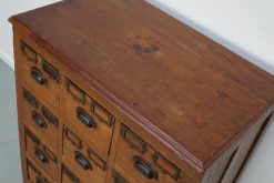 Asiatischer Vintage Teak Apothekerschrank, 1930er