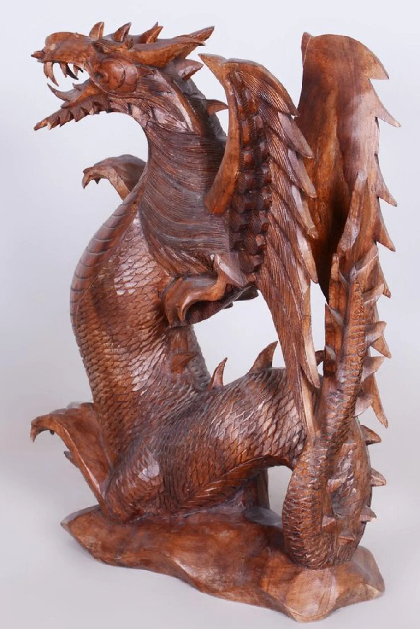 Asiatische Vintage Statue aus lackiertem Holz, 1930er