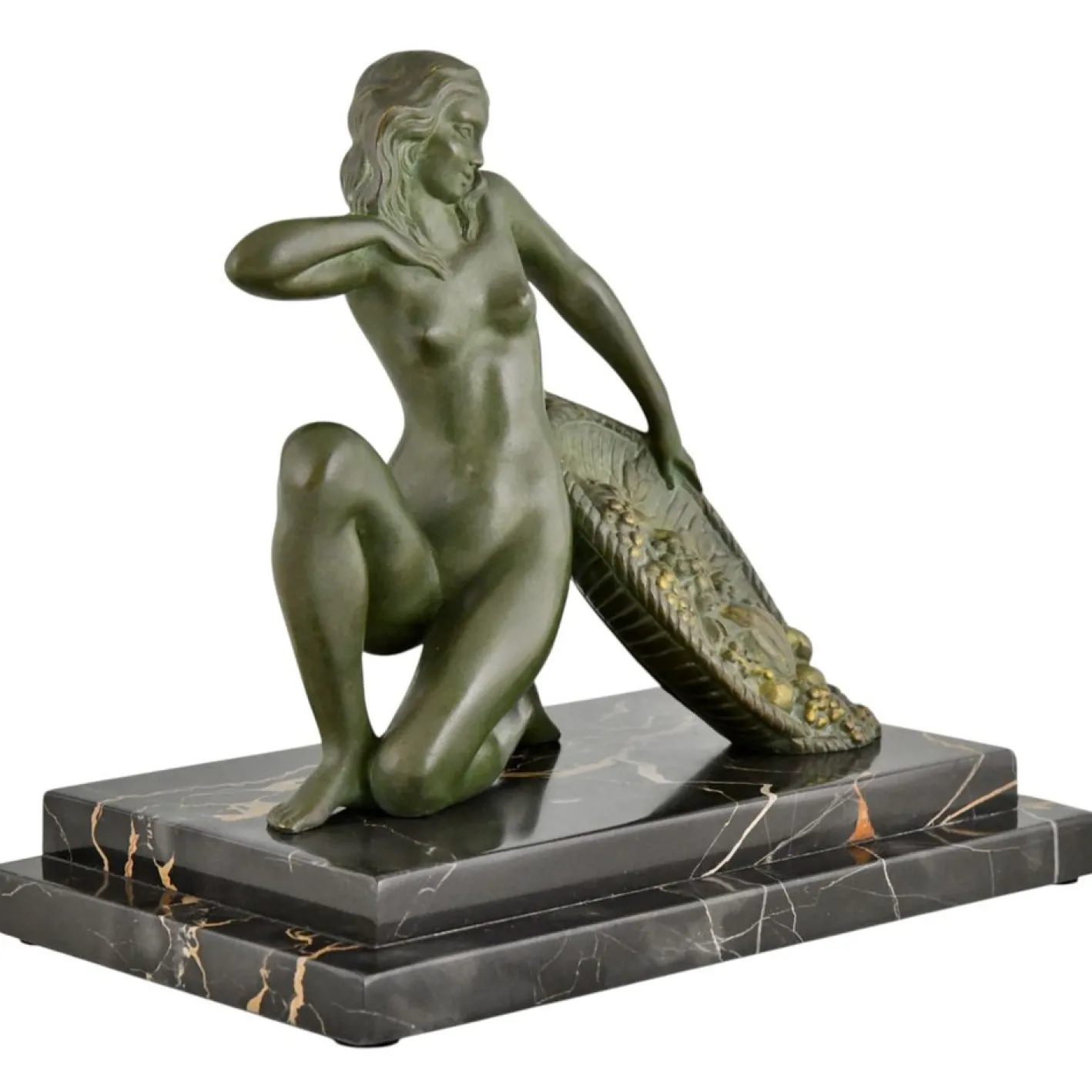 A. Soleau, Kniender Art Deco Akt mit Obstkorb, 1930, Bronze mit Marmorsockel