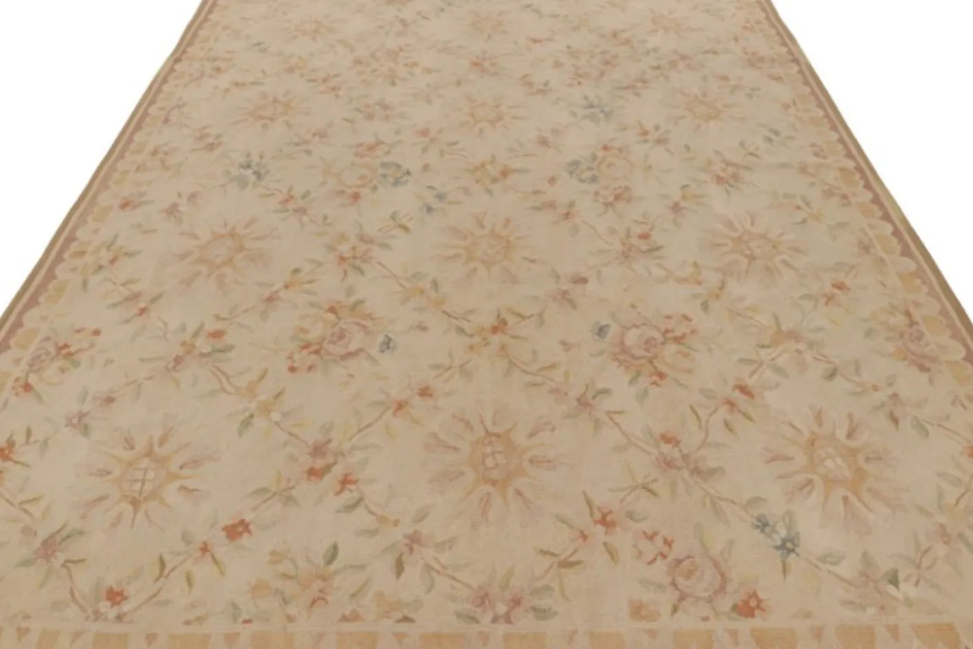 Aubusson Teppich in Beige mit bunten Blumenmustern von Rug&Kilim