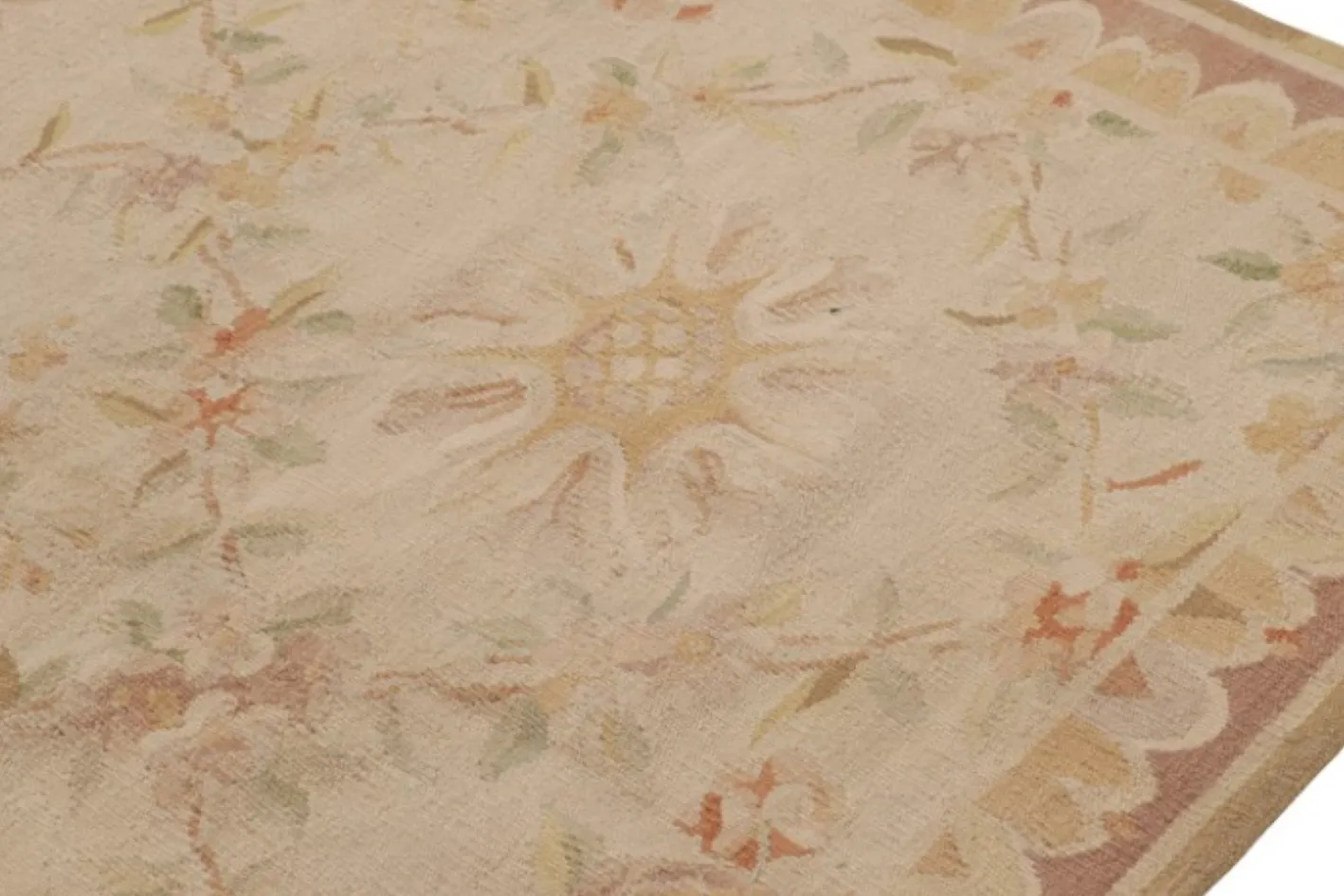 Aubusson Teppich in Beige mit bunten Blumenmustern von Rug&Kilim