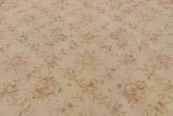 Aubusson Teppich in Beige mit bunten Blumenmustern von Rug&Kilim