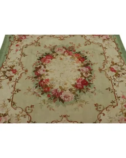 Aubusson Teppich mit floralem Medaillon in Hellgrün von Rug&Kilim