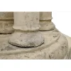Außenbecken aus gemeißeltem Stein mit Kolonnade