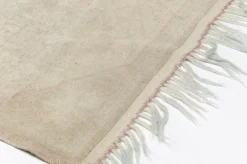 Ausgeblichener Teppich