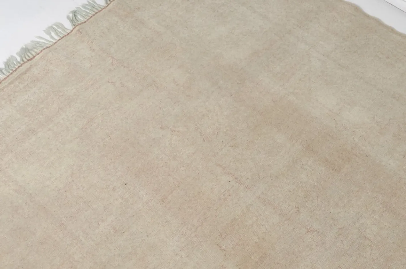 Ausgeblichener Teppich