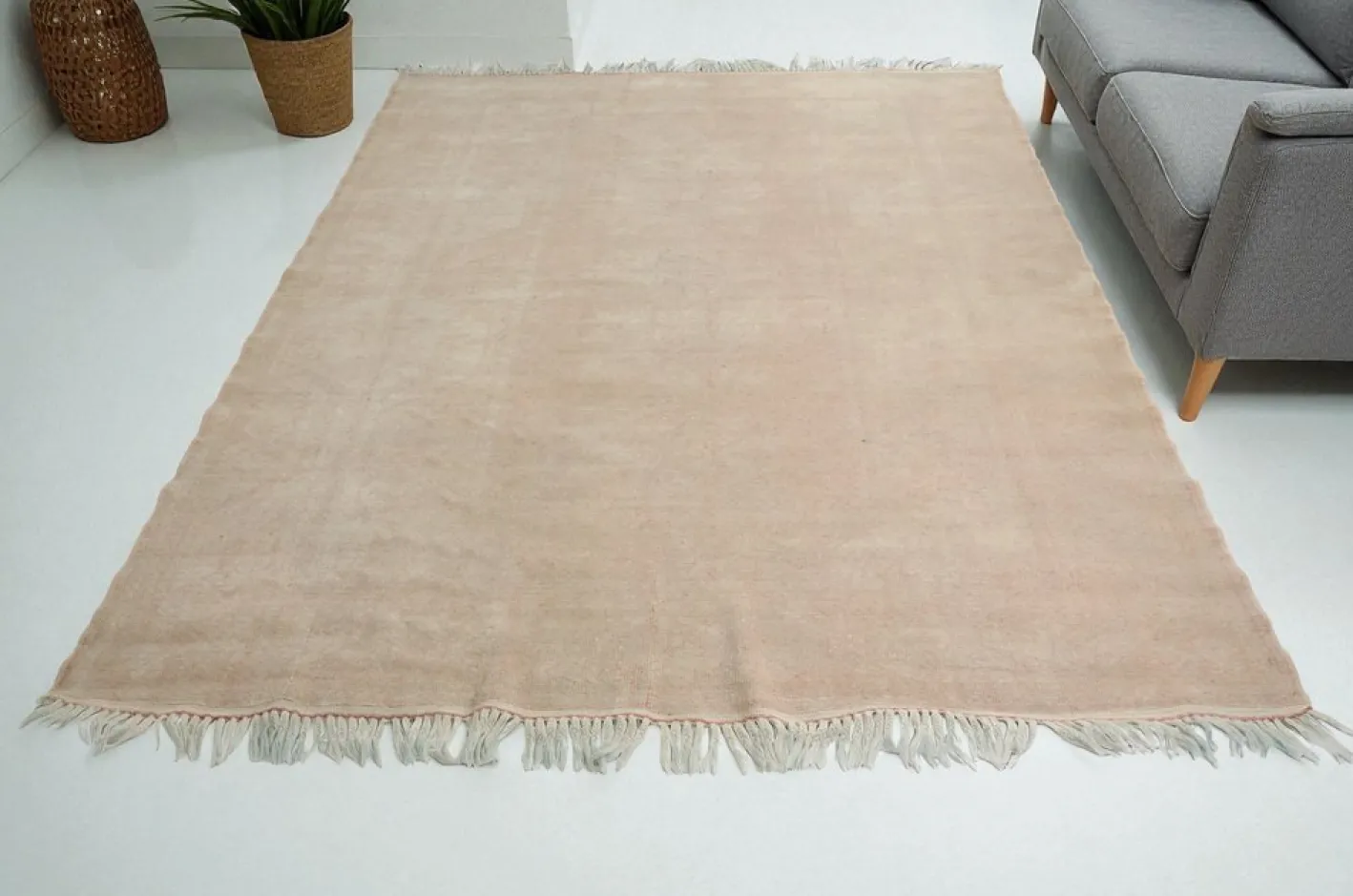Ausgeblichener Teppich