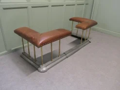 Ausziehbarer Art Deco Club Fender aus Stahl & Leder, 1920