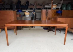 Ausziehbarer dänischer Mid-Century Esstisch aus Teak von Henry Walter Klein für Bramin