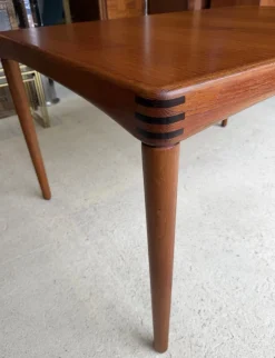 Ausziehbarer dänischer Mid-Century Esstisch aus Teak von Henry Walter Klein für Bramin