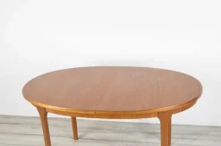 Ausziehbarer Mid-Century Moderner länglicher Esstisch aus Teak von McIntosh, 1960er
