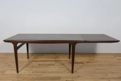 Ausziehbarer Mid-Century Modern Teak Esstisch von Johannes Andersen für Uldum Møbelfabrik, Denmark, 1960er