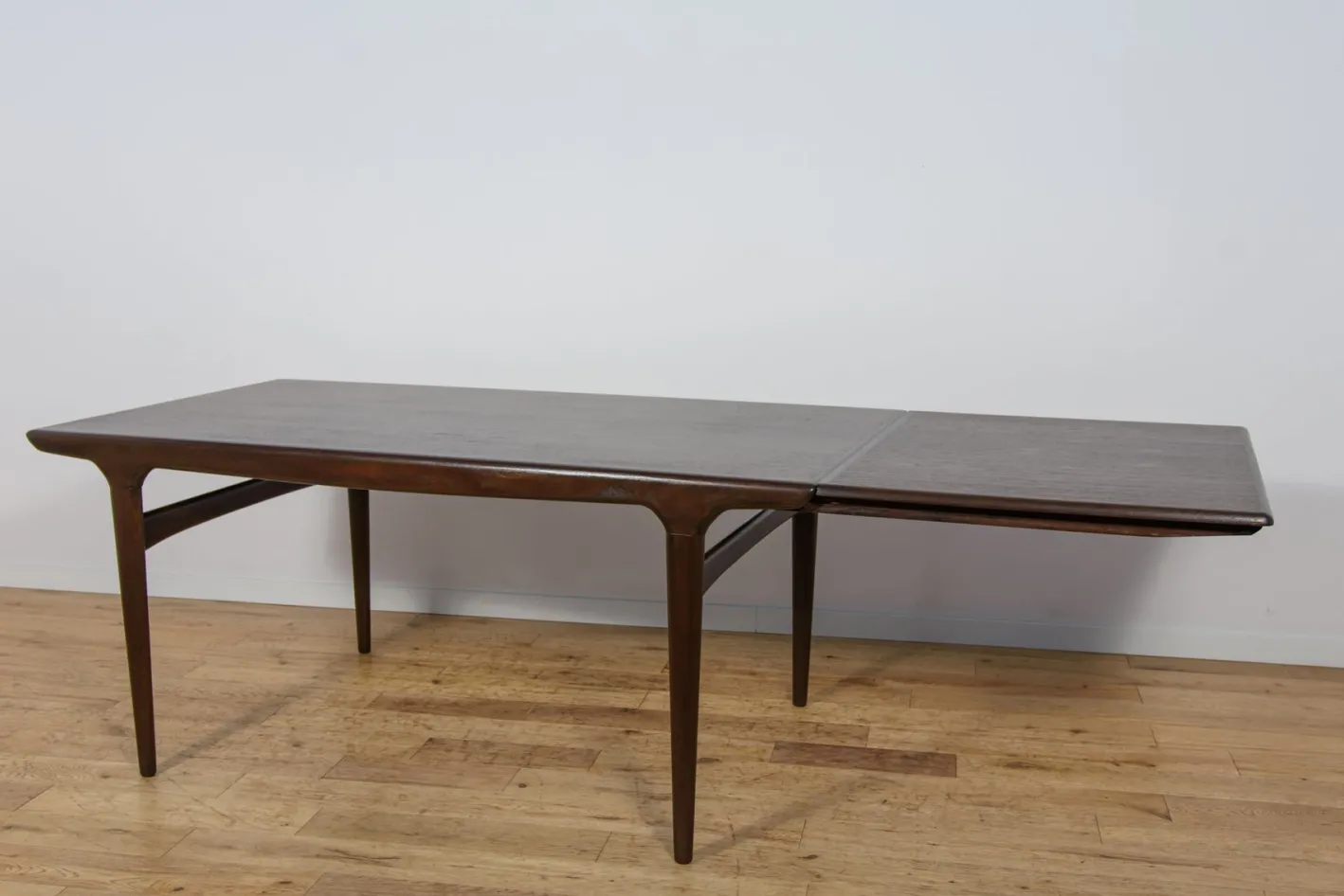 Ausziehbarer Mid-Century Modern Teak Esstisch von Johannes Andersen für Uldum Møbelfabrik, Denmark, 1960er