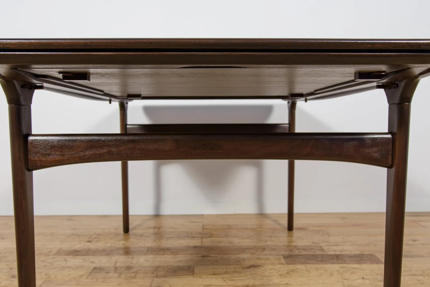 Ausziehbarer Mid-Century Modern Teak Esstisch von Johannes Andersen für Uldum Møbelfabrik, Denmark, 1960er