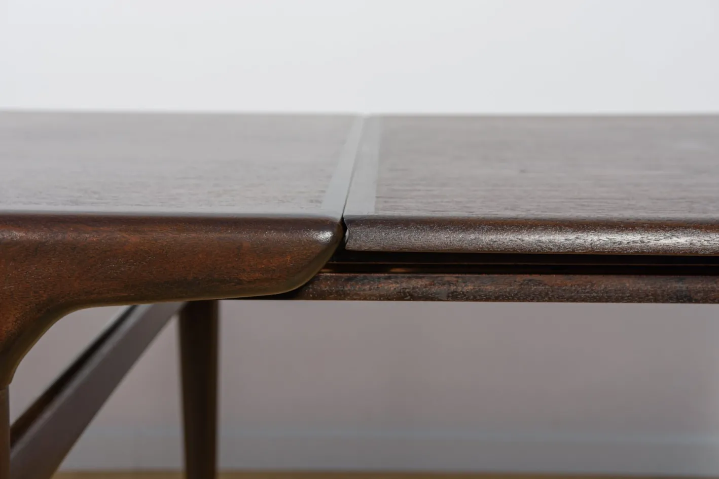 Ausziehbarer Mid-Century Modern Teak Esstisch von Johannes Andersen für Uldum Møbelfabrik, Denmark, 1960er