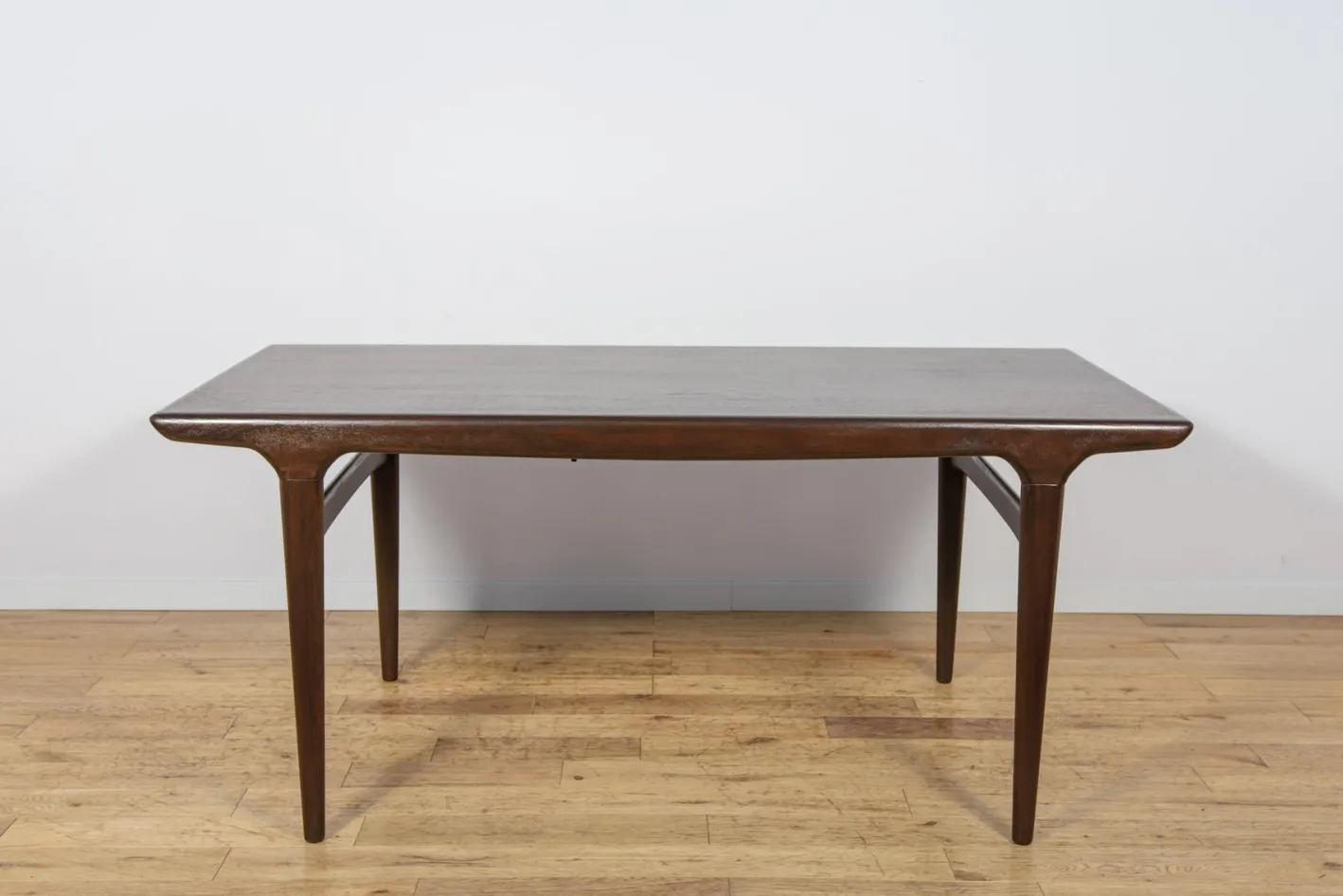 Ausziehbarer Mid-Century Modern Teak Esstisch von Johannes Andersen für Uldum Møbelfabrik, Denmark, 1960er