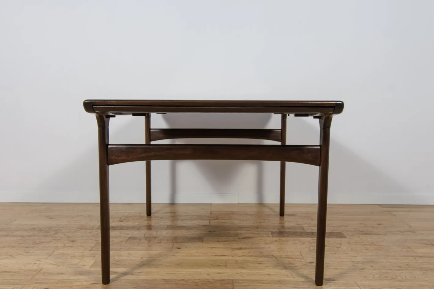 Ausziehbarer Mid-Century Modern Teak Esstisch von Johannes Andersen für Uldum Møbelfabrik, Denmark, 1960er