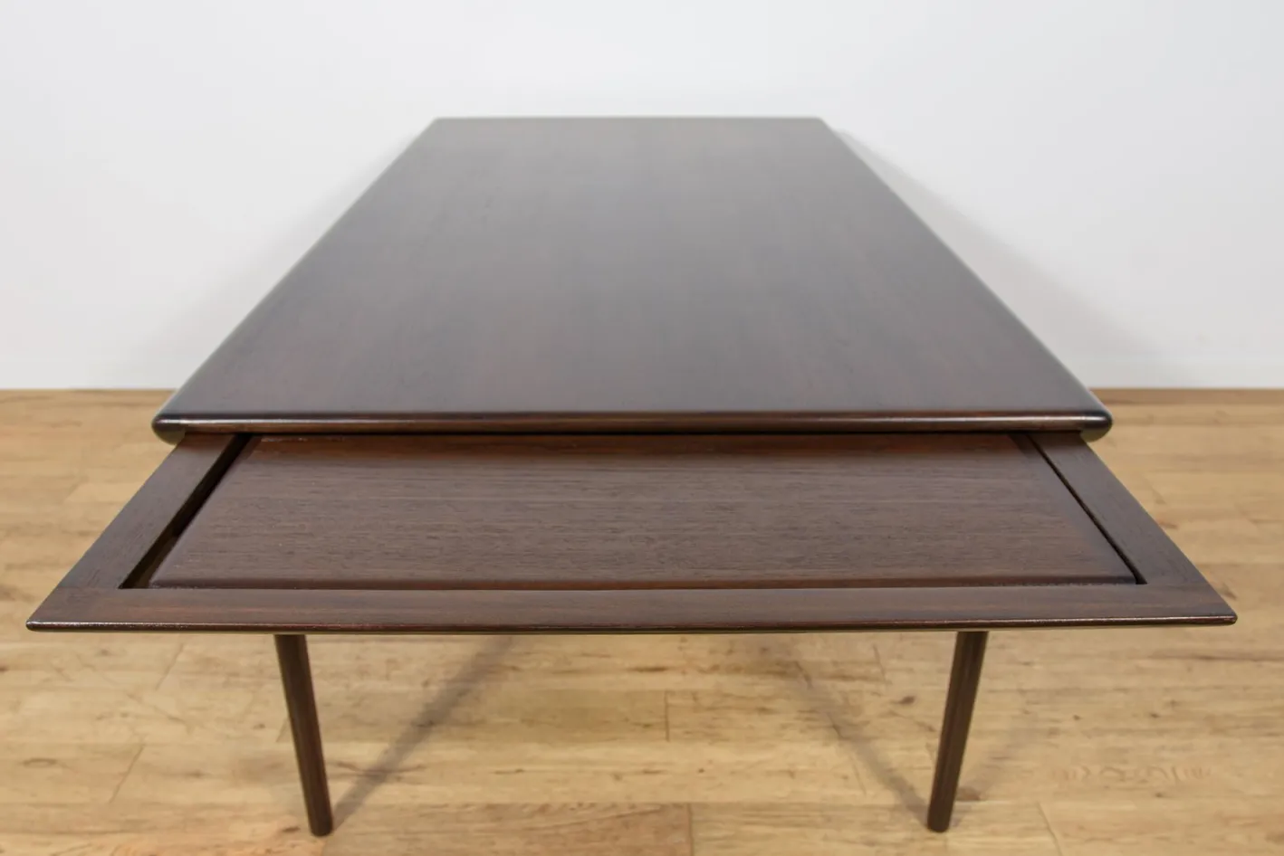 Ausziehbarer Mid-Century Modern Teak Esstisch von Johannes Andersen für Uldum Møbelfabrik, Denmark, 1960er