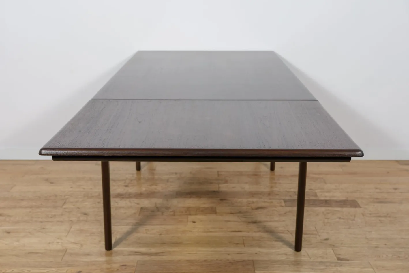 Ausziehbarer Mid-Century Modern Teak Esstisch von Johannes Andersen für Uldum Møbelfabrik, Denmark, 1960er