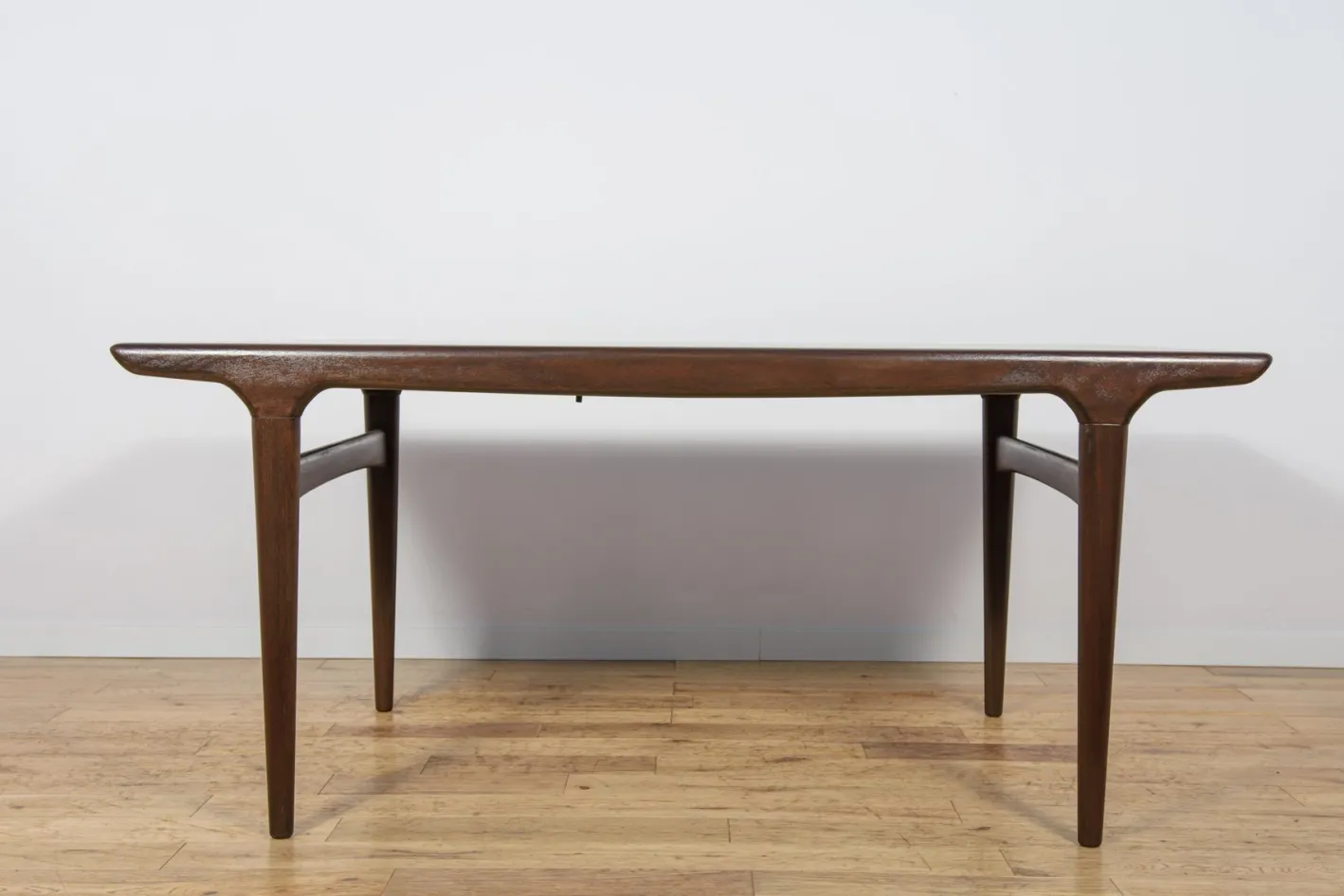 Ausziehbarer Mid-Century Modern Teak Esstisch von Johannes Andersen für Uldum Møbelfabrik, Denmark, 1960er