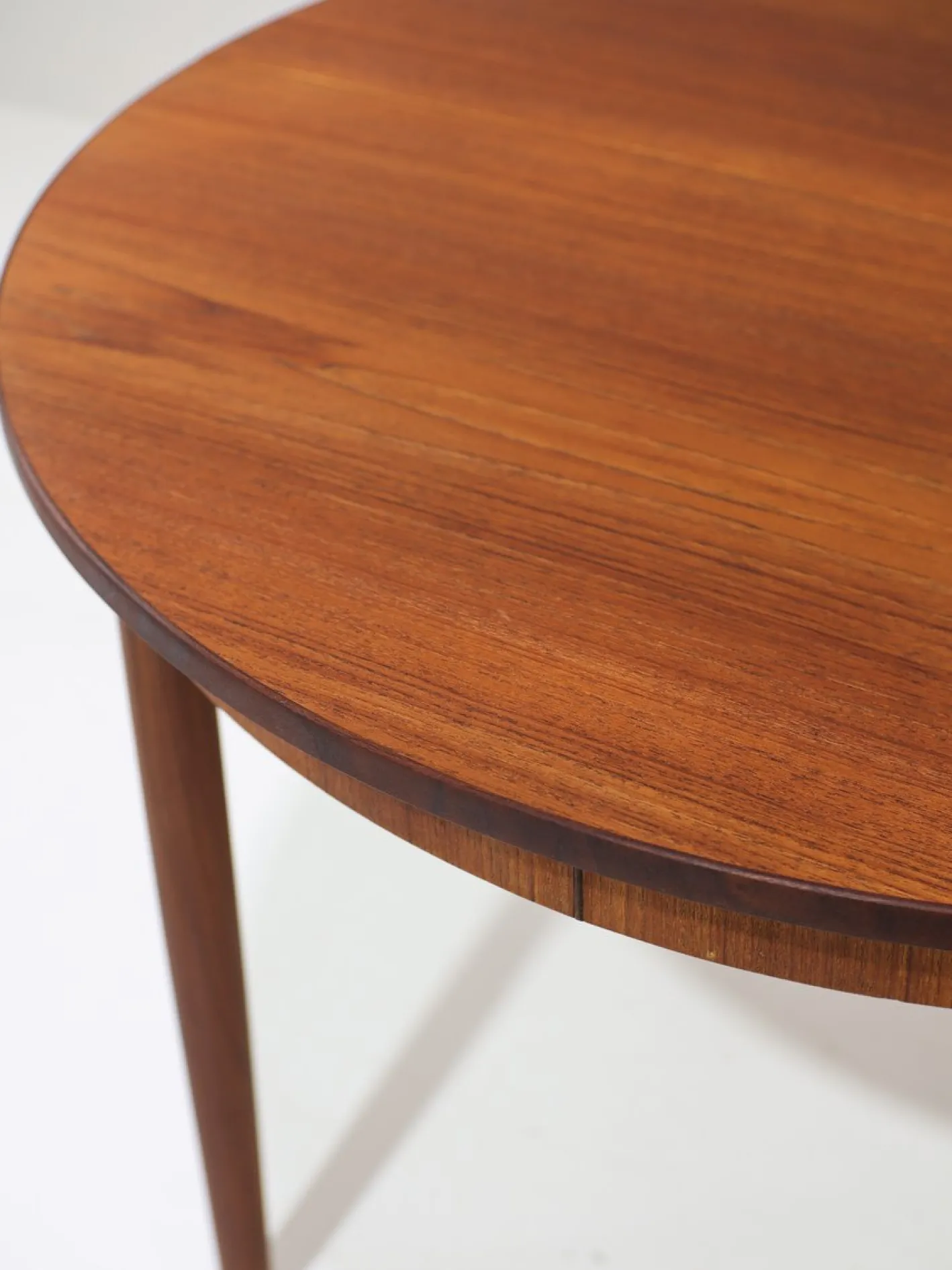 Ausziehbarer runder Esstisch aus Teak, 1960er