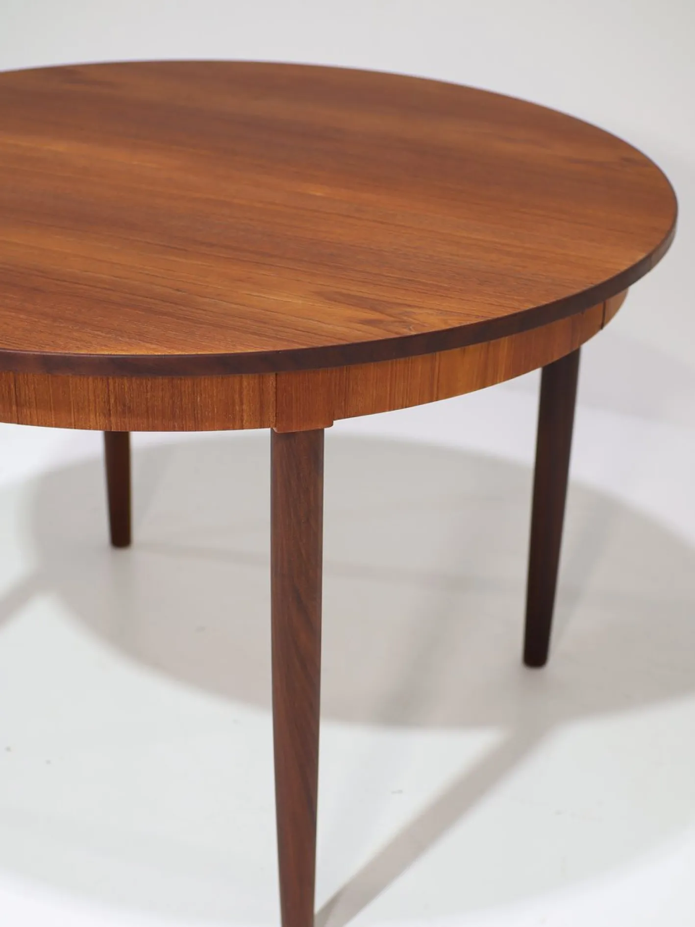Ausziehbarer runder Esstisch aus Teak, 1960er