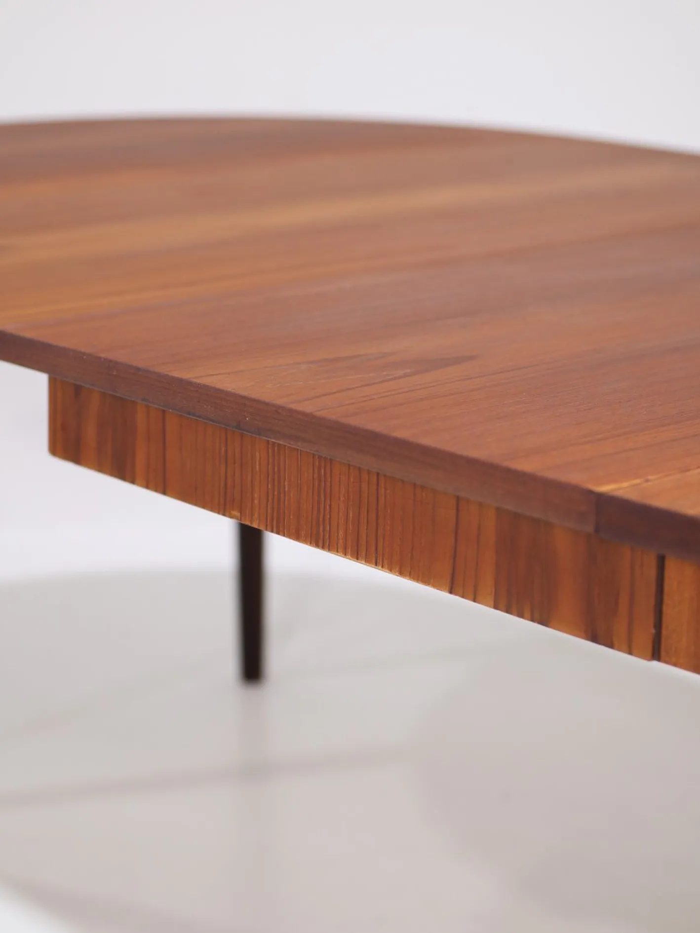 Ausziehbarer runder Esstisch aus Teak, 1960er