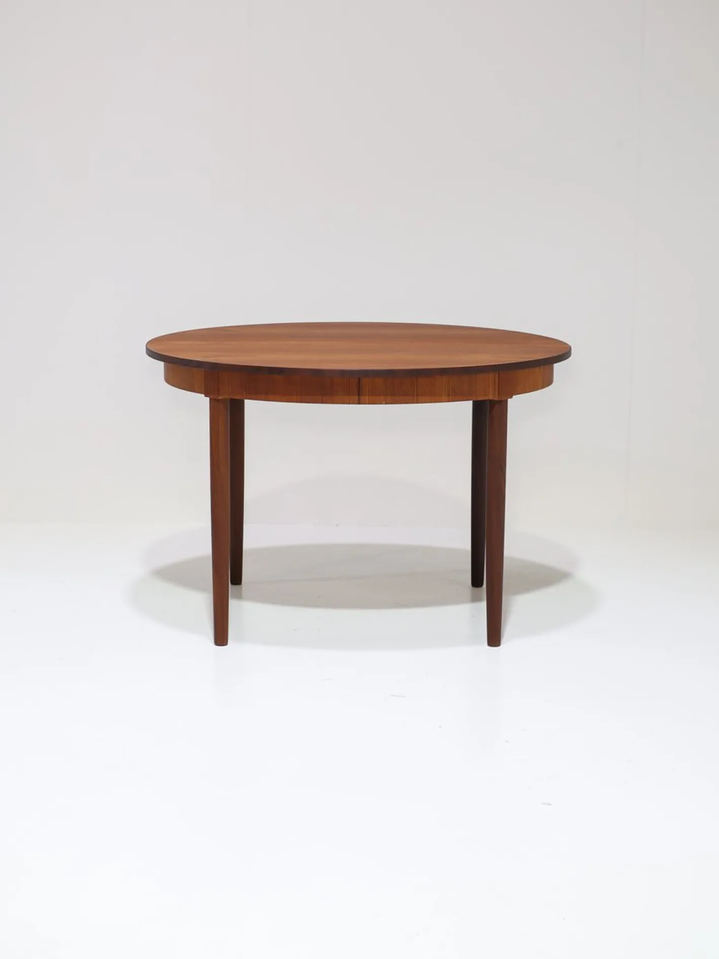 Ausziehbarer runder Esstisch aus Teak, 1960er