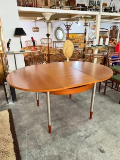 Ausziehbarer runder Tisch mit Tischplatte und Füßen aus Teak und satinierten Metallbeinen, 1960er