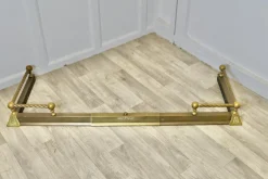 Ausziehbarer viktorianischer Barley Twist Fender aus Messing, 1890er
