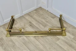 Ausziehbarer viktorianischer Barley Twist Fender aus Messing, 1890er