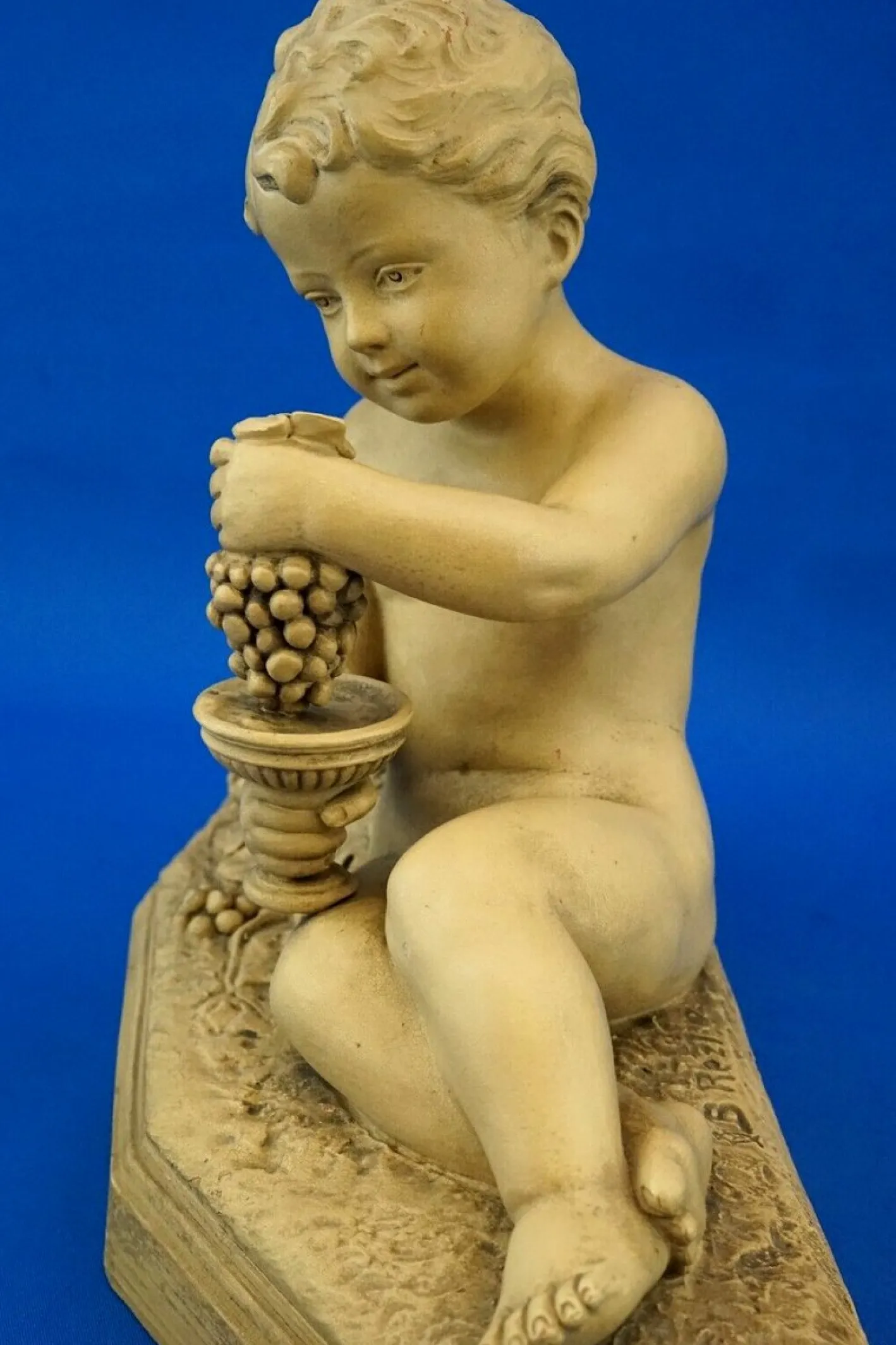 Bacchanal Putto Kind Bacchus Terrakotta Skulptur von Bohumil Rezl, Tschechoslowakei, 1800er
