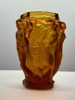 Bacchantes Vase aus Milchglas von Lalique