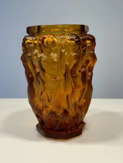 Bacchantes Vase aus Milchglas von Lalique