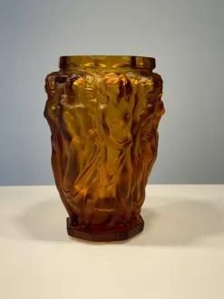 Bacchantes Vase aus Milchglas von Lalique