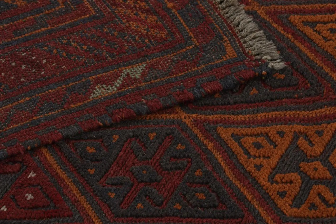 Baluch Tribal Teppich mit bunten geometrischen Mustern von Rug&Kilim