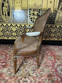 Bank aus Rohrgeflecht im Louis Xvi-Stil