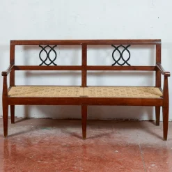 Bank im Stil des 18. Jahrhunderts mit Bast und Strohsitz