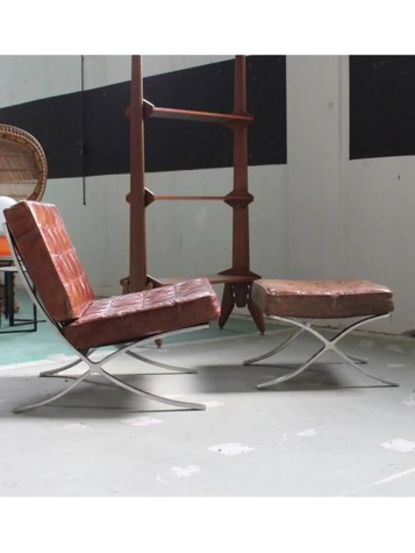Barcelona-Sessel von Ludwig Mies van der Rohe und Ottomane von Knoll, 2008