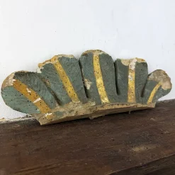 Barocke italienische Bergung aus geschnitztem Holz in Muschelform, 1700er