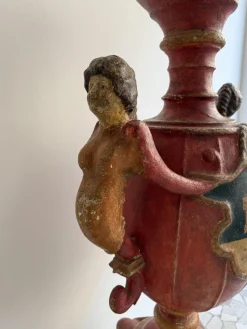 Barocker Kerzenhalter aus lackiertem Holz & Gips, 17. Jh., Spanien, 1600