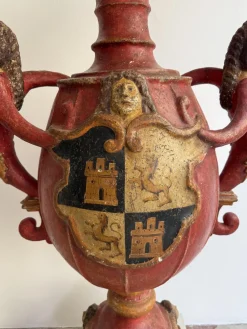 Barocker Kerzenhalter aus lackiertem Holz & Gips, 17. Jh., Spanien, 1600