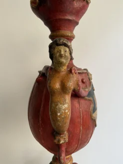 Barocker Kerzenhalter aus lackiertem Holz & Gips, 17. Jh., Spanien, 1600