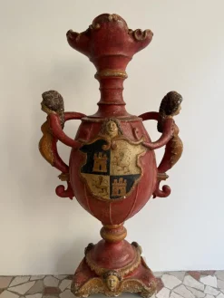 Barocker Kerzenhalter aus lackiertem Holz & Gips, 17. Jh., Spanien, 1600