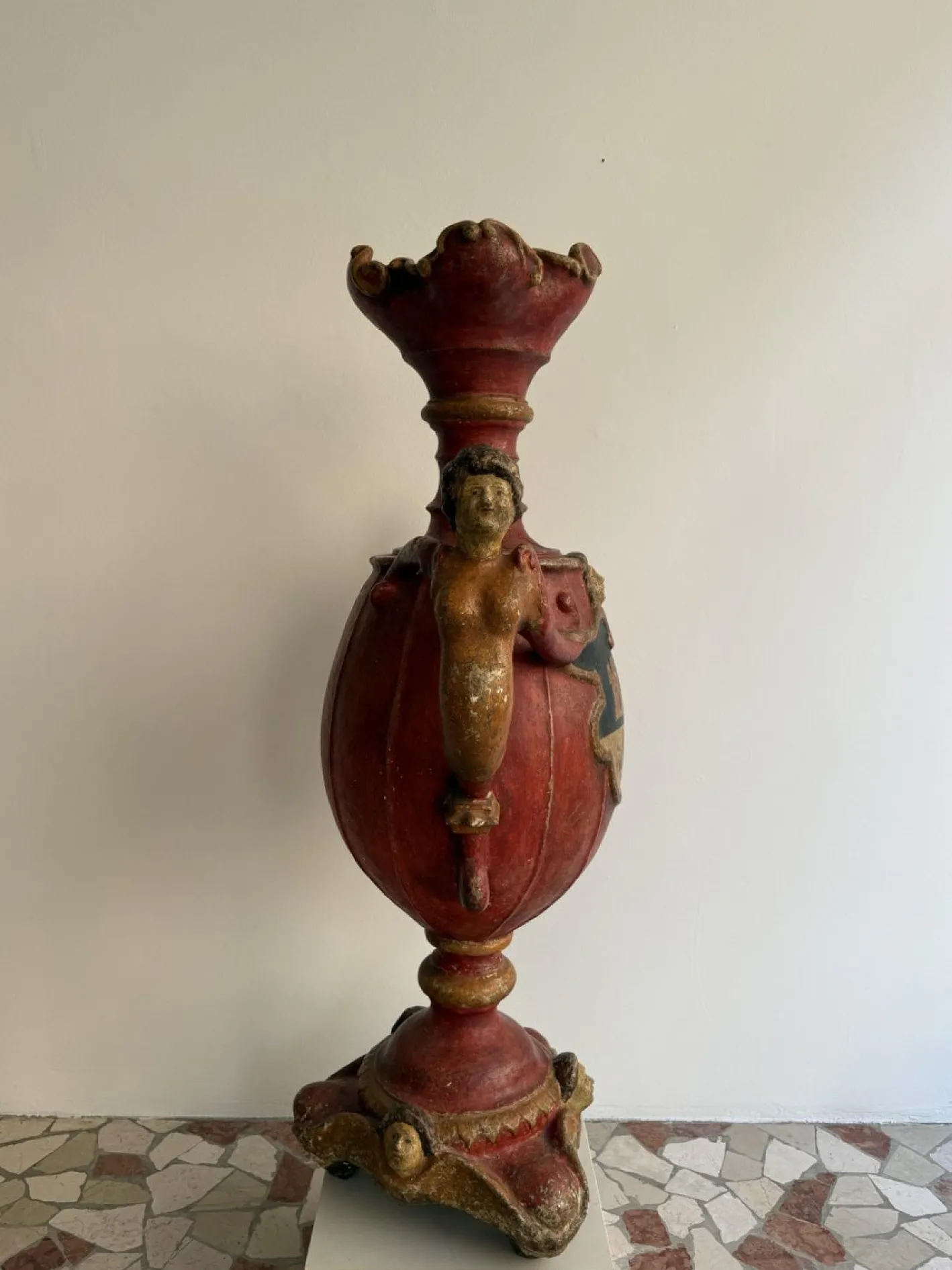 Barocker Kerzenhalter aus lackiertem Holz & Gips, 17. Jh., Spanien, 1600