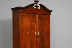 Barocker Schrank aus Eiche & Pinienholz, Frühes 19. Jh
